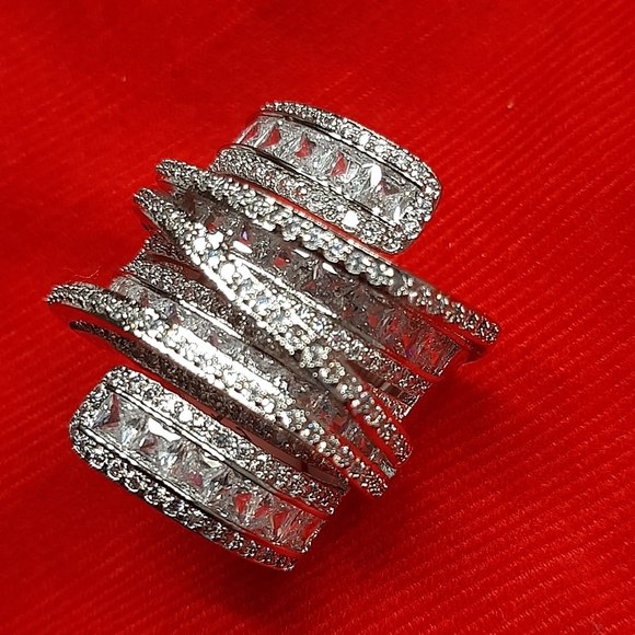 GORGEOUS👀🪩🪩🪩🪩🪩. Platinum Plated Simulated Diamonds Eternity 💍 ring - Picture 4 of 6